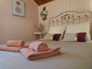 Chambre Romantique avec vue village et montagne