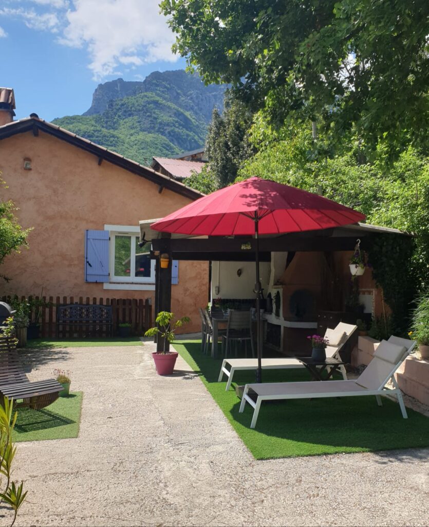 Mon gîte à Pélasque *** (route des grandes Alpes)
