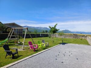 Maison avec piscine, boulodrome dans les Pyrénées